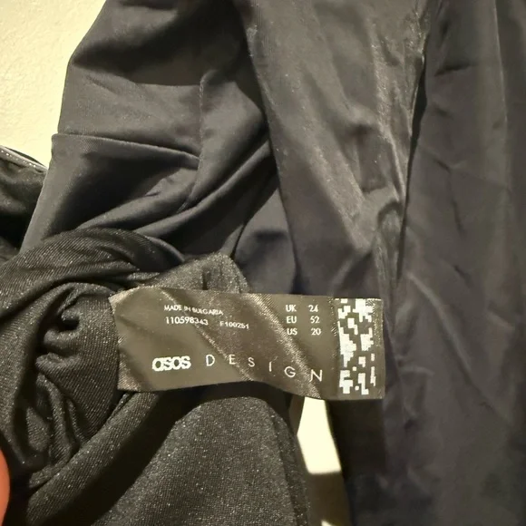 ASOS DESIGN Curve long sleeved swimsuit in black - Picture 5 of 5